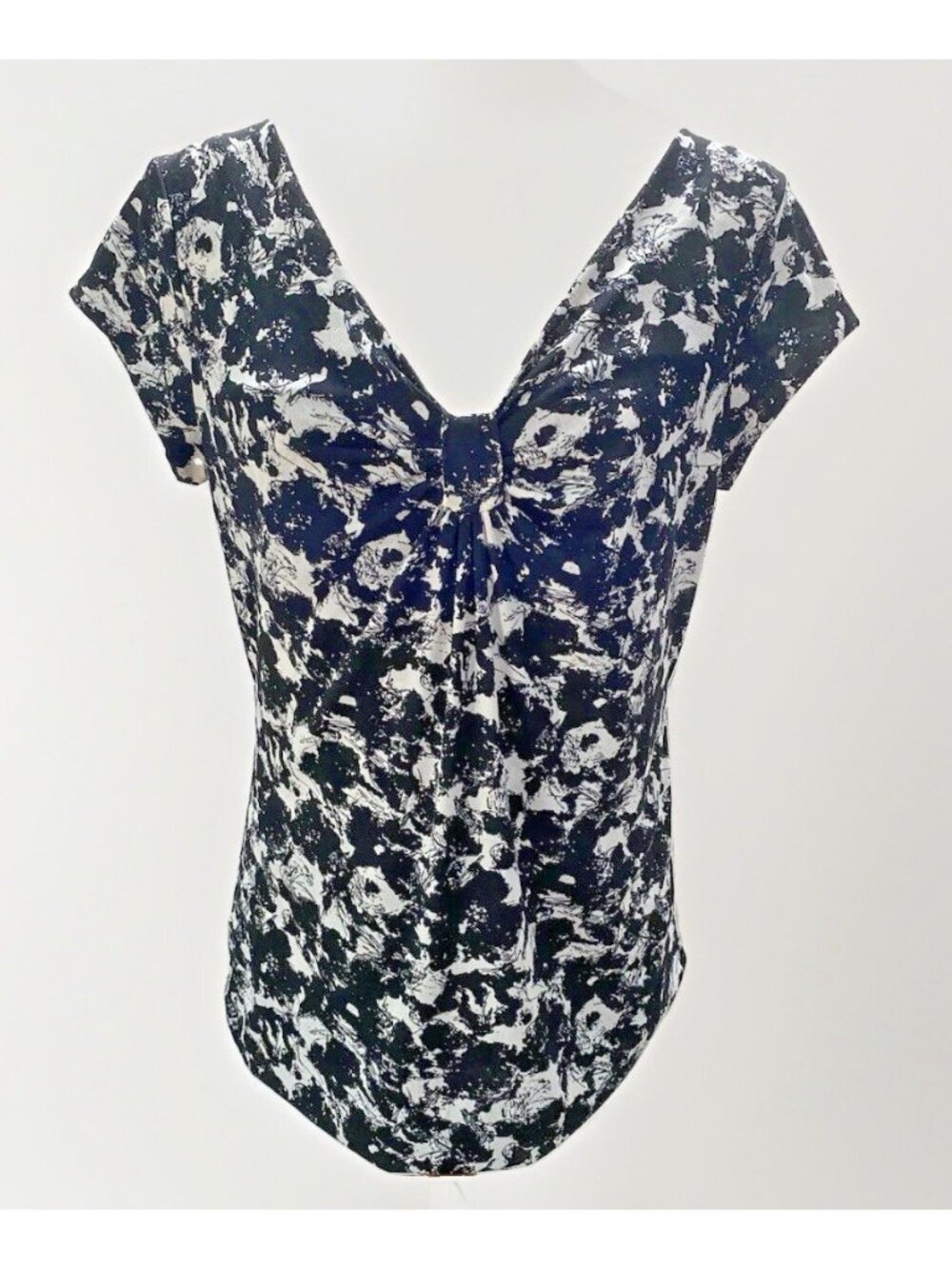 Halogen Black White Floral Blouse Women's Size L Cap Sleeve Top Corpcore Office